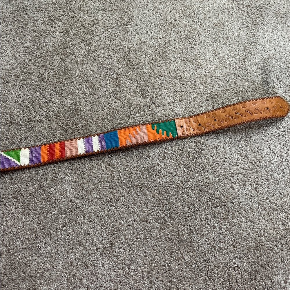 Vintage Made in Guatemala Colorful Fabric Embossed and Braided Leather 31-37 “ - Picture 13 of 16